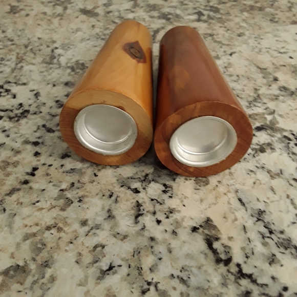 VINTAGE WOOD MOUNT AIRY LODGE,MT. POCONO,PA SALT & PEPPER SHAKERS - Picture 3 of 8